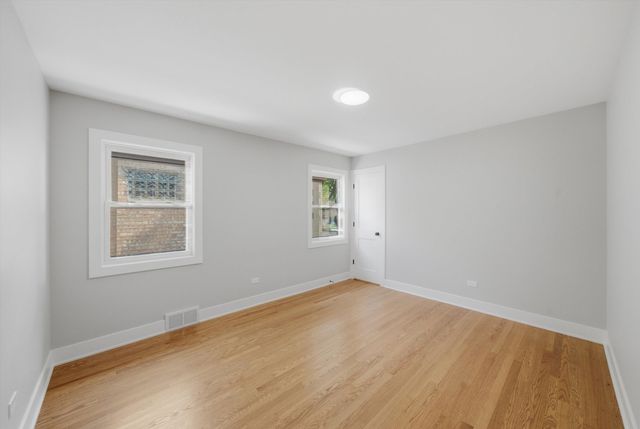 5750 S Oak Park Avenue, Chicago, IL 60638