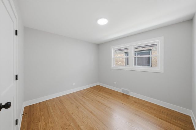 5750 S Oak Park Avenue, Chicago, IL 60638