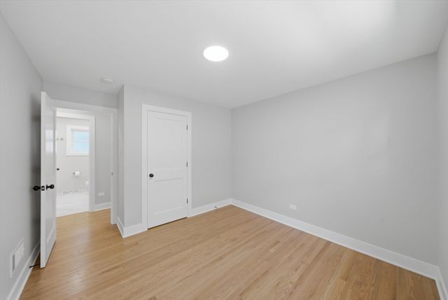 5750 S Oak Park Avenue, Chicago, IL 60638