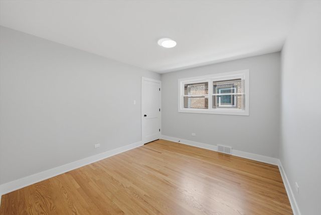 5750 S Oak Park Avenue, Chicago, IL 60638