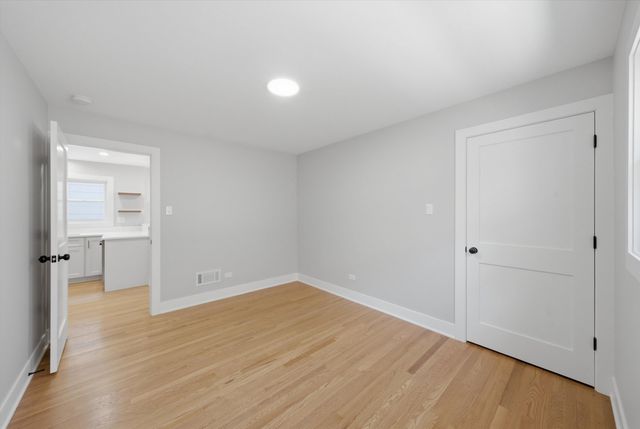 5750 S Oak Park Avenue, Chicago, IL 60638
