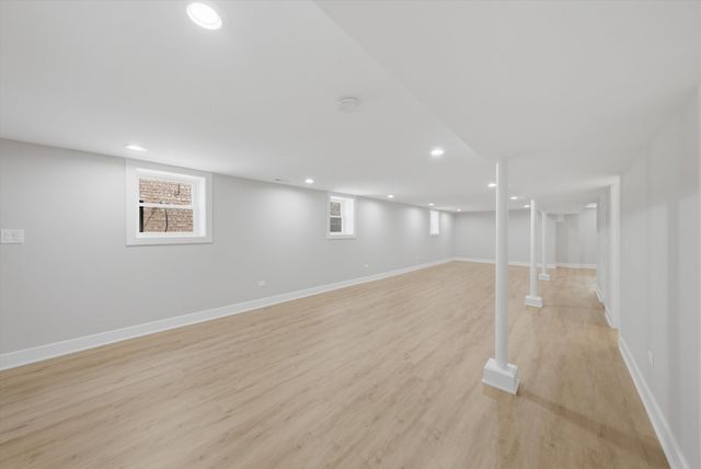 5750 S Oak Park Avenue, Chicago, IL 60638