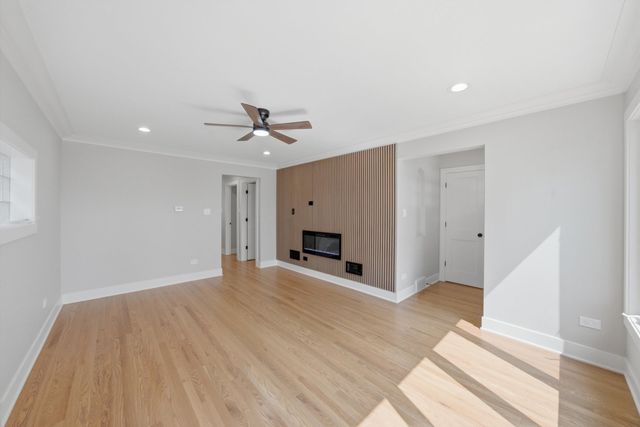 5750 S Oak Park Avenue, Chicago, IL 60638