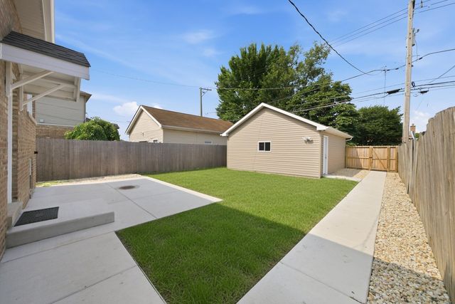 5750 S Oak Park Avenue, Chicago, IL 60638