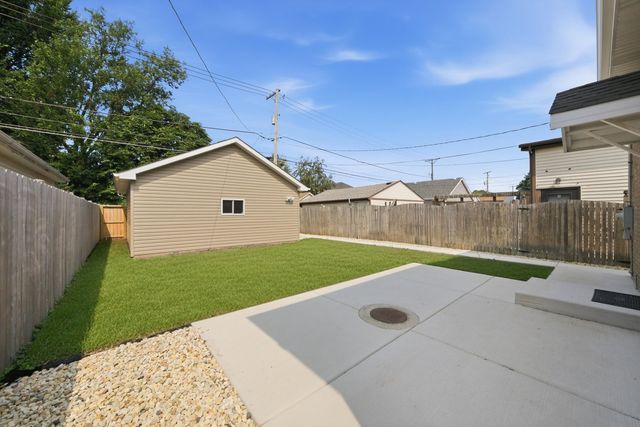 5750 S Oak Park Avenue, Chicago, IL 60638