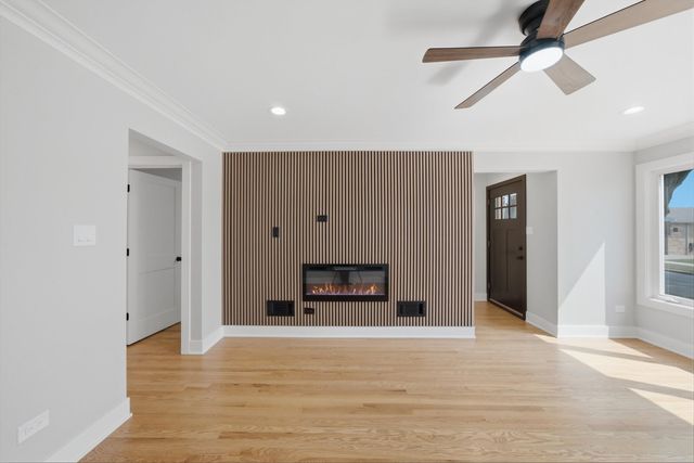 5750 S Oak Park Avenue, Chicago, IL 60638