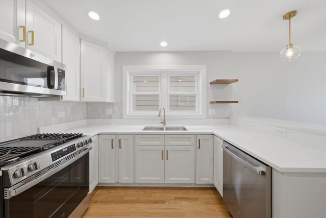 5750 S Oak Park Avenue, Chicago, IL 60638