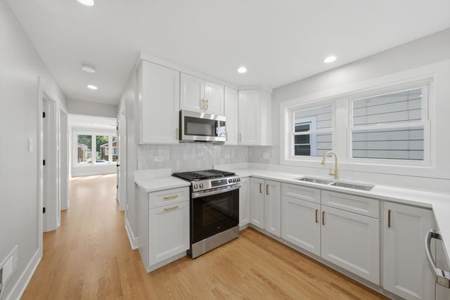 5750 S Oak Park Avenue, Chicago, IL 60638
