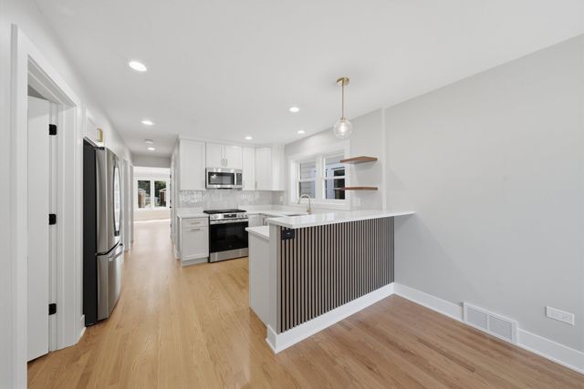 5750 S Oak Park Avenue, Chicago, IL 60638
