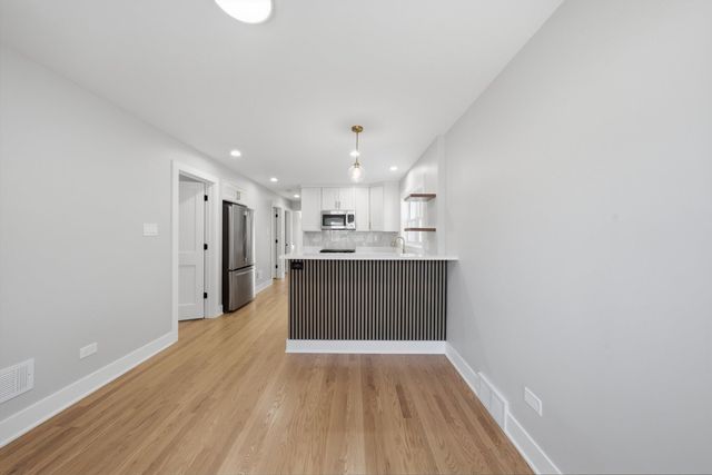 5750 S Oak Park Avenue, Chicago, IL 60638