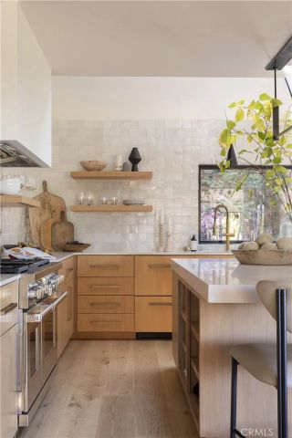 654 S Cumberland, Lake Arrowhead, CA 92352