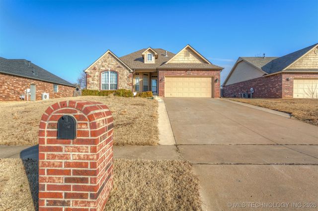 8412 E Lansing Street, Broken Arrow, OK 74014