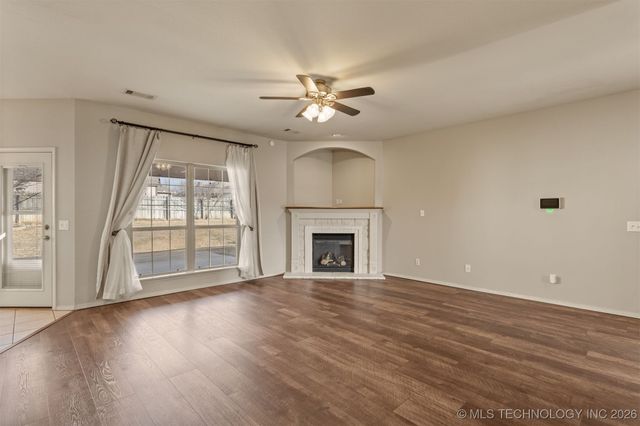 8412 E Lansing Street, Broken Arrow, OK 74014