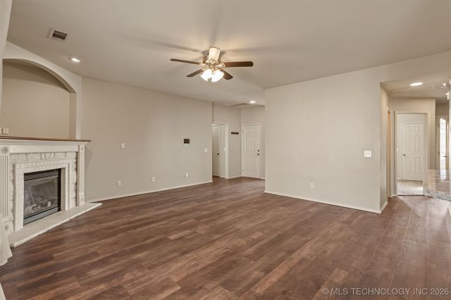 8412 E Lansing Street, Broken Arrow, OK 74014