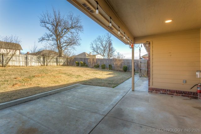 8412 E Lansing Street, Broken Arrow, OK 74014