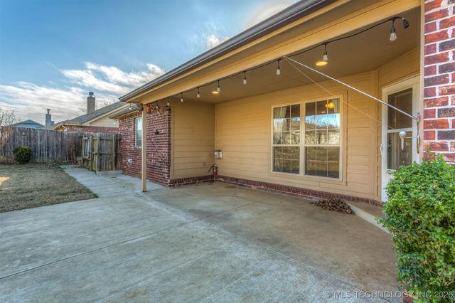 8412 E Lansing Street, Broken Arrow, OK 74014