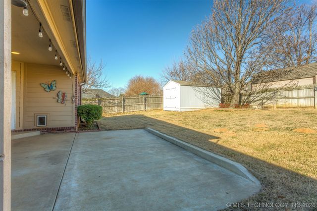 8412 E Lansing Street, Broken Arrow, OK 74014