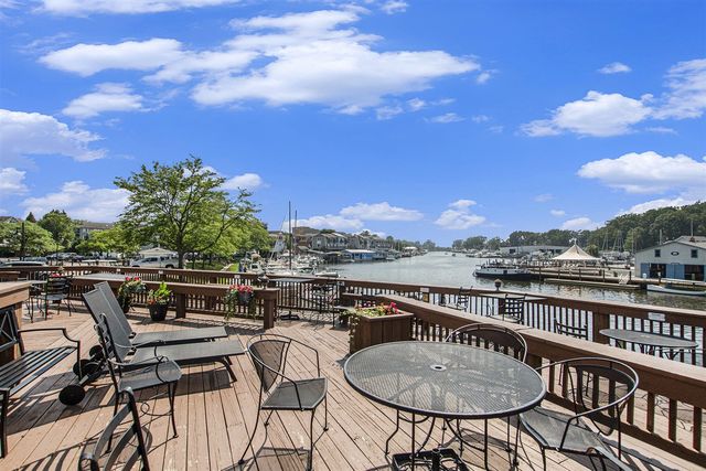 532 Dyckman Avenue 17, South Haven, MI 49090