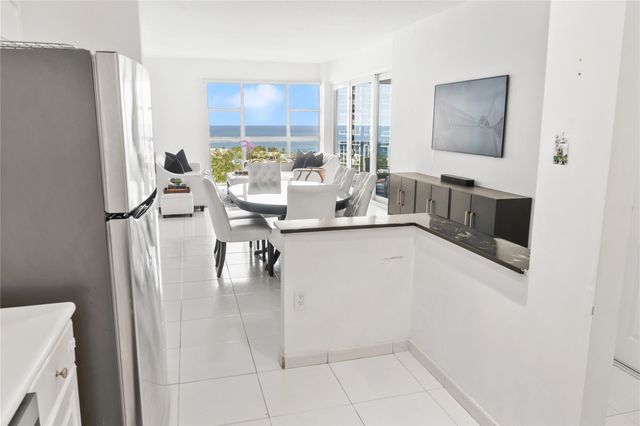 20505 E Country Club Dr PH33, Miami, FL 33180