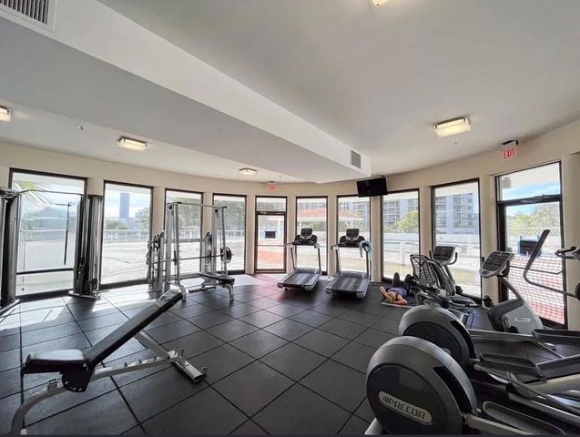 20505 E Country Club Dr PH33, Miami, FL 33180