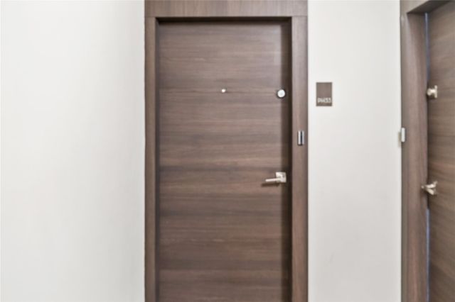 20505 E Country Club Dr PH33, Miami, FL 33180