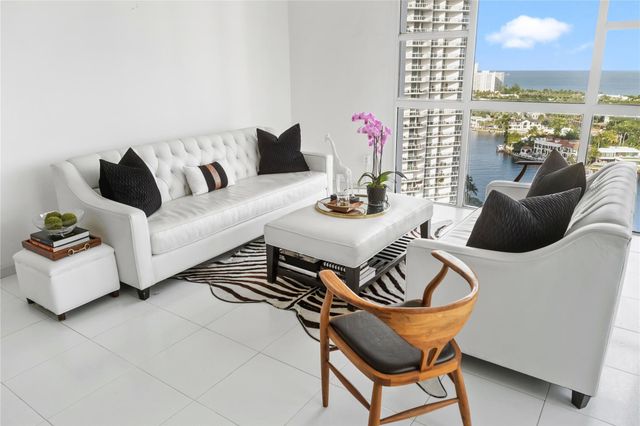 20505 E Country Club Dr PH33, Miami, FL 33180