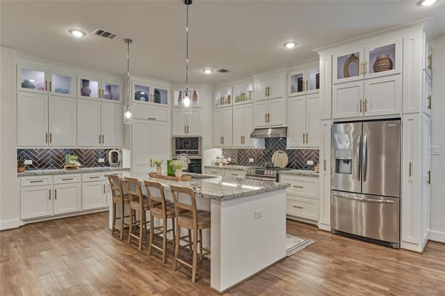 71 Victoria Drive W, Montgomery, TX 77356