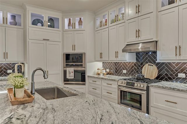 71 Victoria Drive W, Montgomery, TX 77356