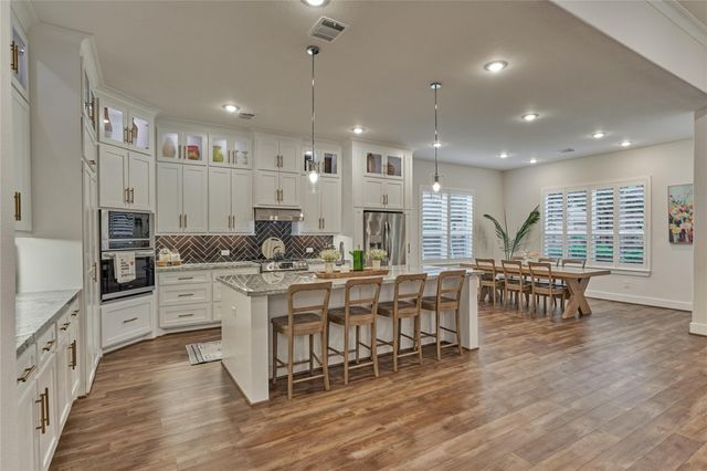 71 Victoria Drive W, Montgomery, TX 77356