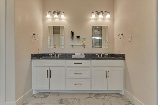 71 Victoria Drive W, Montgomery, TX 77356