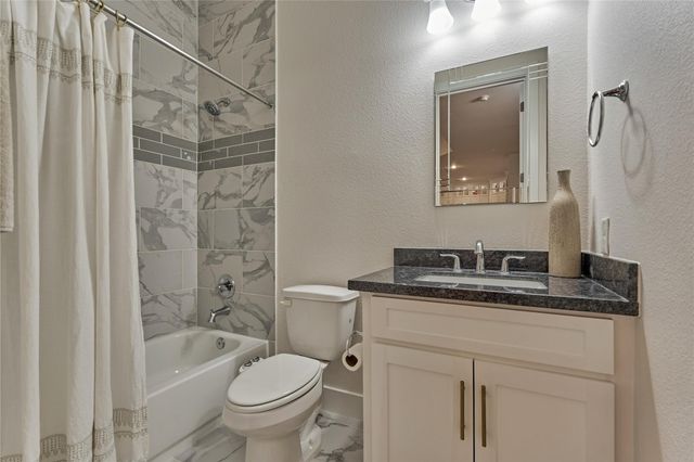 71 Victoria Drive W, Montgomery, TX 77356