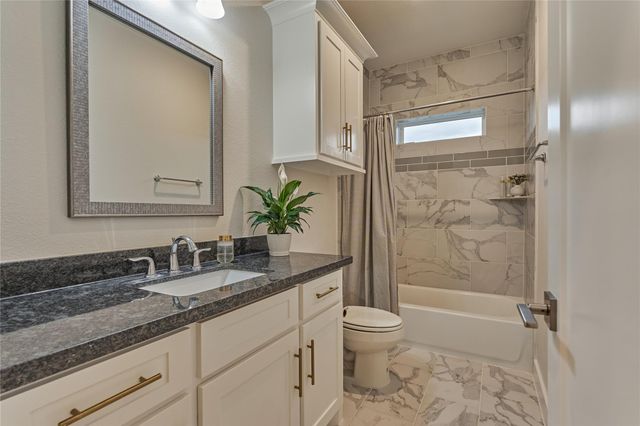 71 Victoria Drive W, Montgomery, TX 77356
