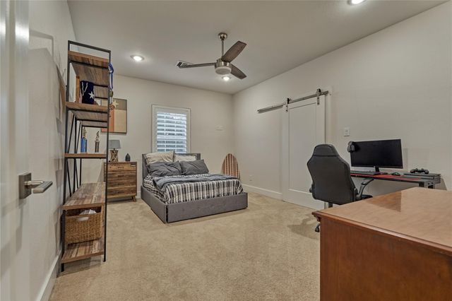 71 Victoria Drive W, Montgomery, TX 77356