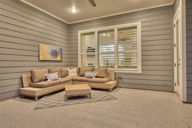 71 Victoria Drive W, Montgomery, TX 77356