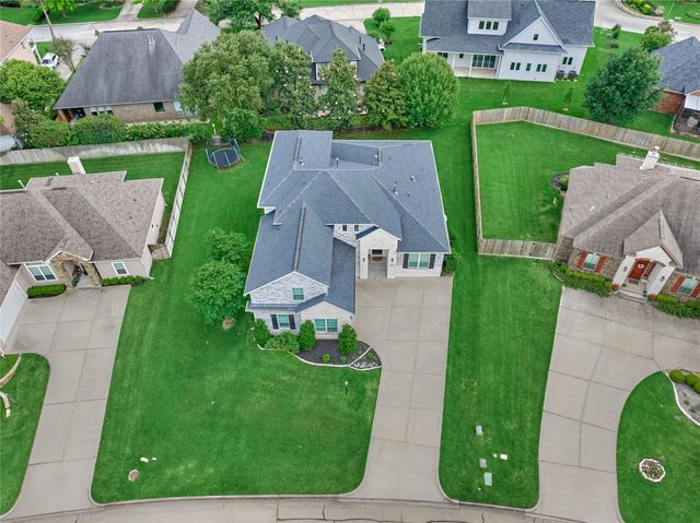 71 Victoria Drive W, Montgomery, TX 77356