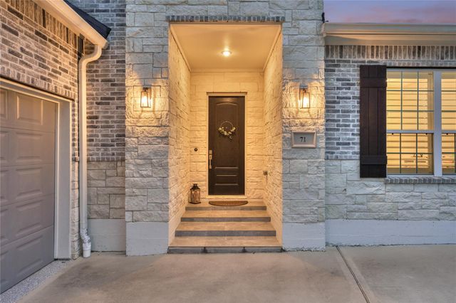 71 Victoria Drive W, Montgomery, TX 77356