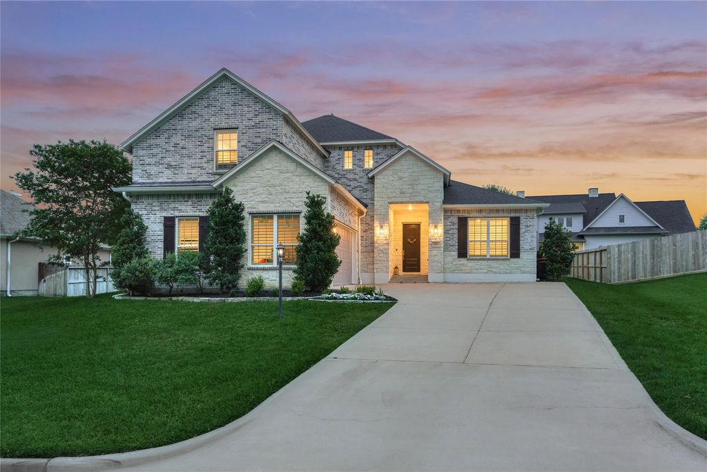 71 Victoria Drive W, Montgomery, TX 77356