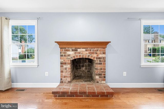 300 HOLLY CT, Herndon, VA 20170