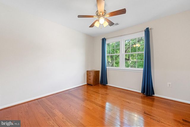300 HOLLY CT, Herndon, VA 20170