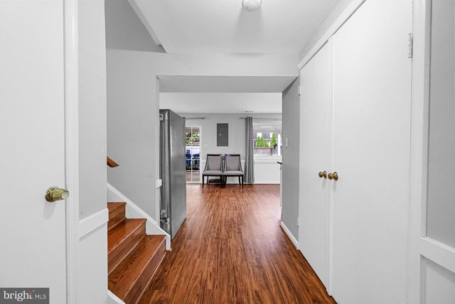 300 HOLLY CT, Herndon, VA 20170