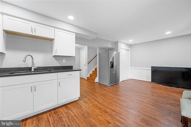300 HOLLY CT, Herndon, VA 20170