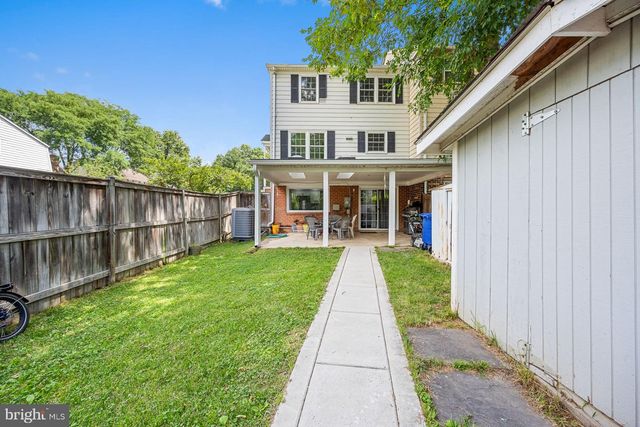 300 HOLLY CT, Herndon, VA 20170