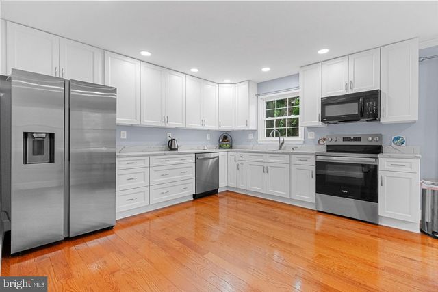 300 HOLLY CT, Herndon, VA 20170