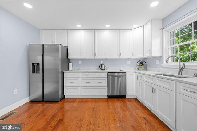 300 HOLLY CT, Herndon, VA 20170