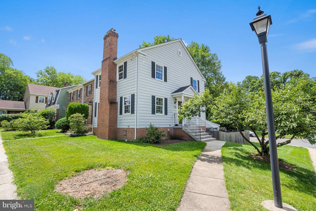 300 HOLLY CT, Herndon, VA 20170