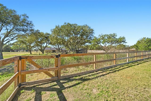 6618 Nichols Landing, Needville, TX 77461