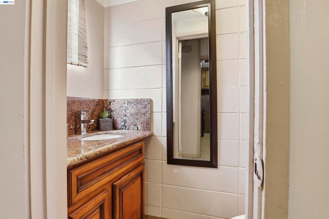 27505 Tampa Ave 29, Hayward, CA 94544