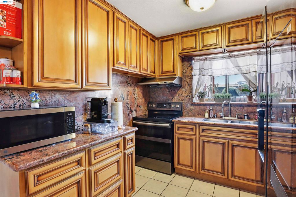 27505 Tampa Ave 29, Hayward, CA 94544