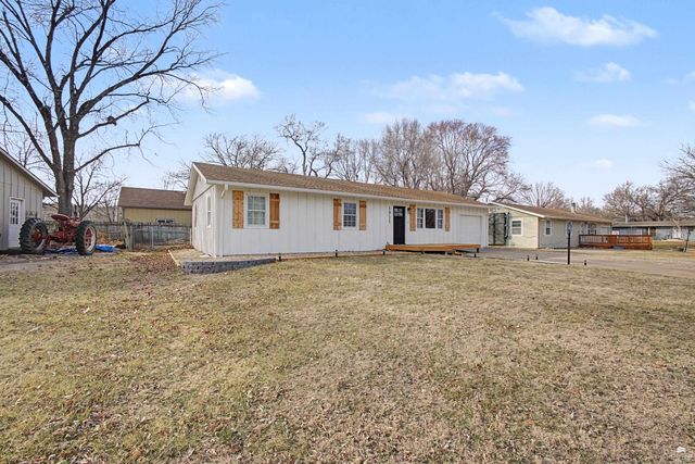 1911 Gardenia Terrace, Manhattan, KS 66502