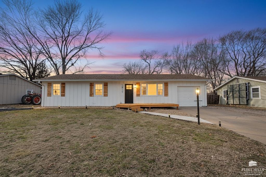 1911 Gardenia Terrace, Manhattan, KS 66502